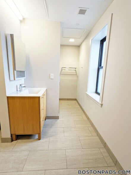 Building Photo - 115 Mt Auburn St