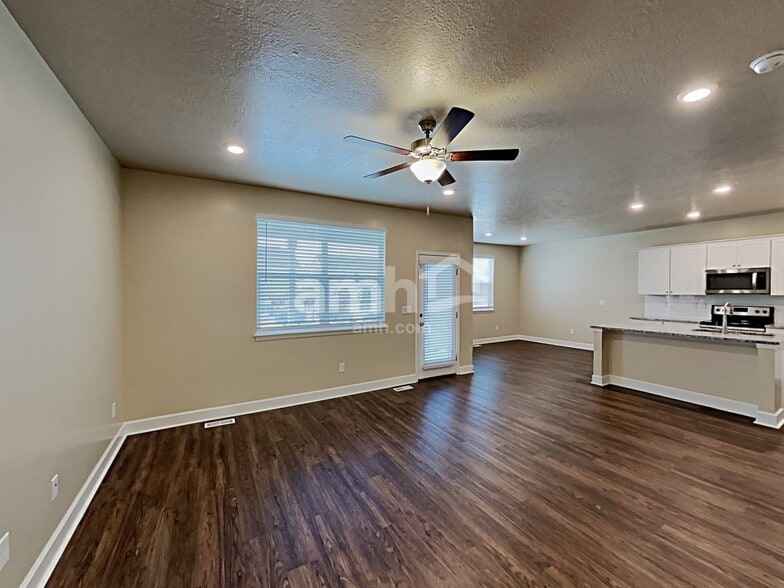 Building Photo - 4427 N Morgan Way