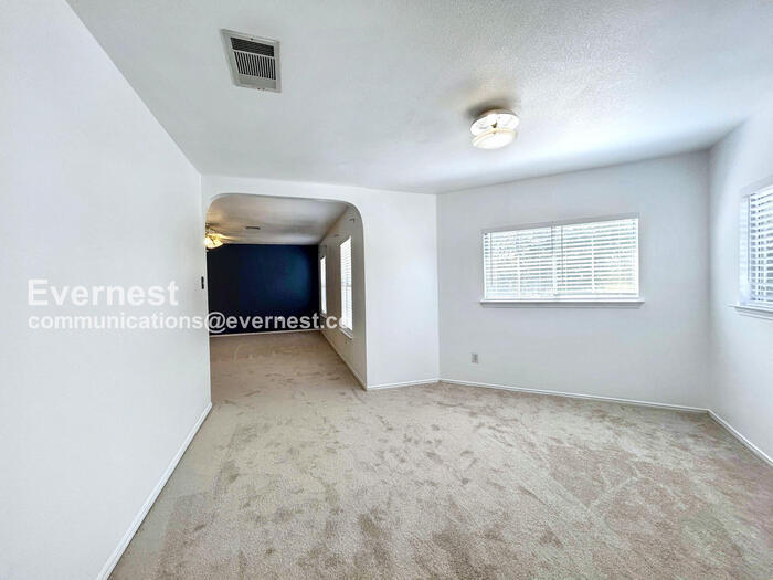 Building Photo - 1401 Balsam Way
