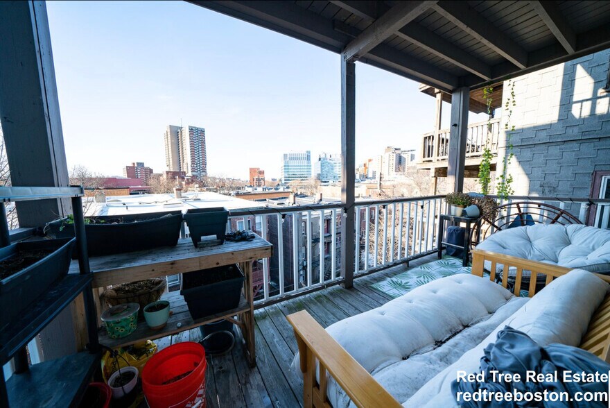 Building Photo - 35 Calumet St