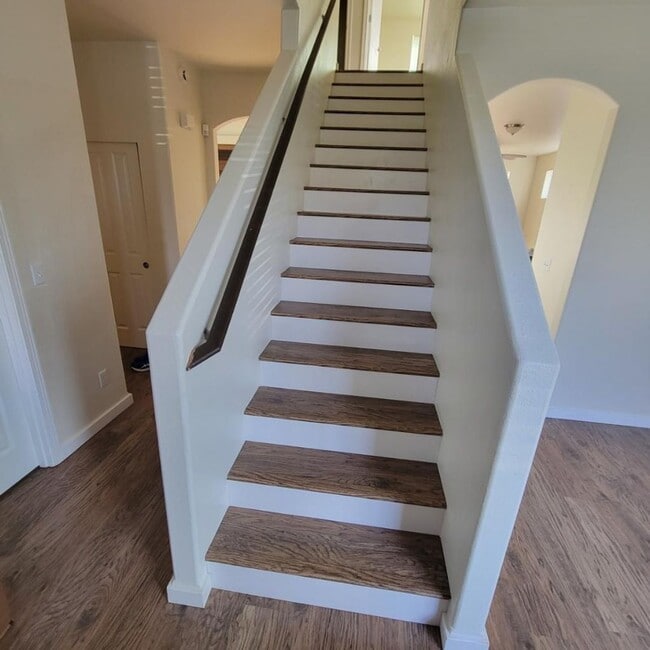 Building Photo - 4 Bedroom plus den, Lacey/Meridian Campus Home for Rent