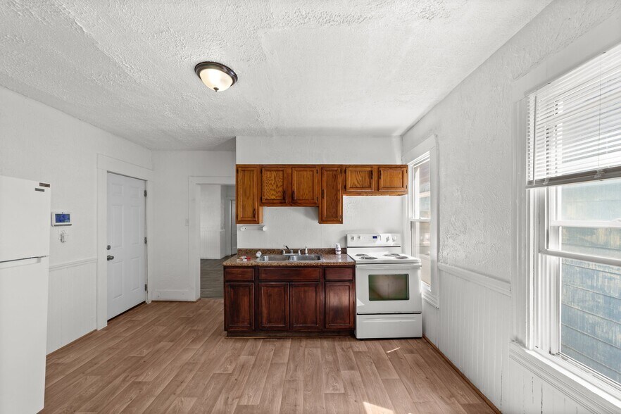 Building Photo - 8302 Sowinski Ave