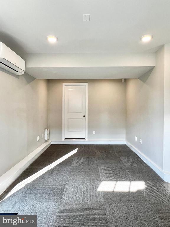 Building Photo - 123 Wye Oak Dr