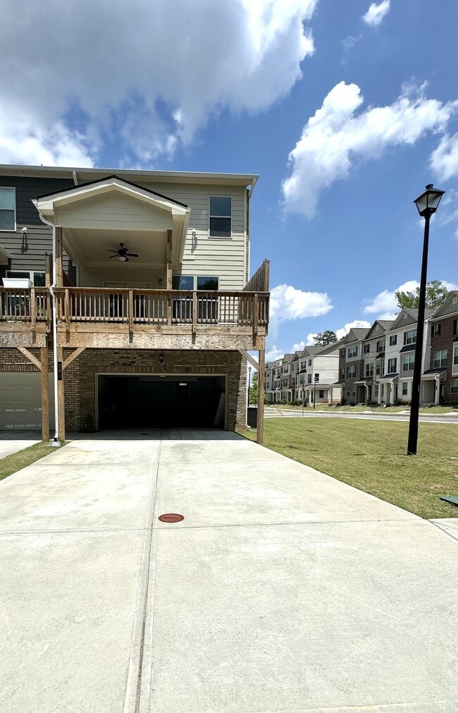 Building Photo - 588 Amarante Cir