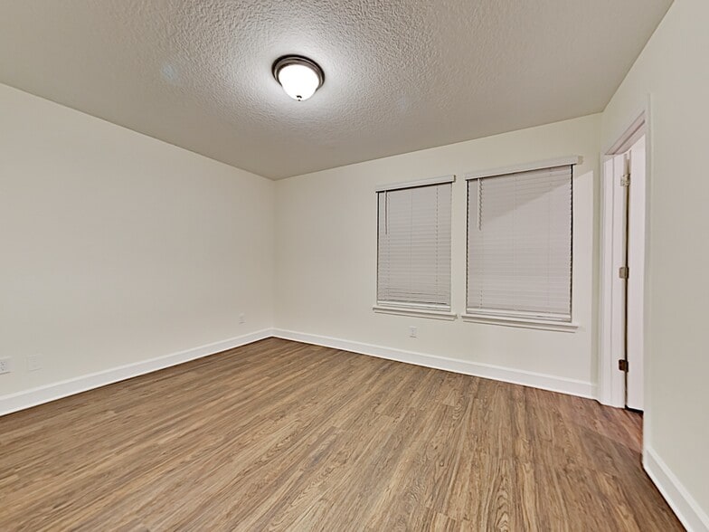 Building Photo - 3363 Roundabout Dr