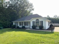 Building Photo - Cute Stepless Ranch