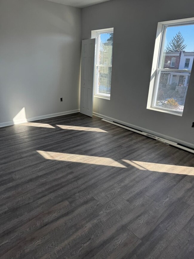 Building Photo - Beautifully completely renovated home