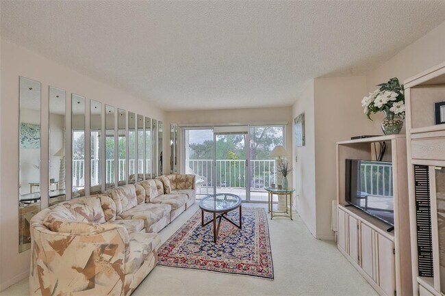 Building Photo - 9000 Commodore Dr