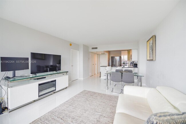 Building Photo - 3625 N Country Club Dr