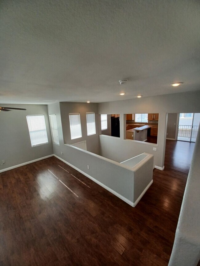 Building Photo - Spacious Tri-Level Home with 4 Bedrooms & ...