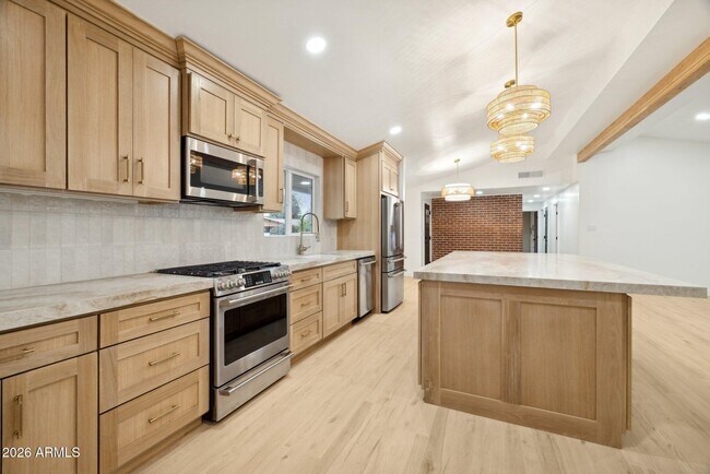 Building Photo - 1216 W Rovey Ave