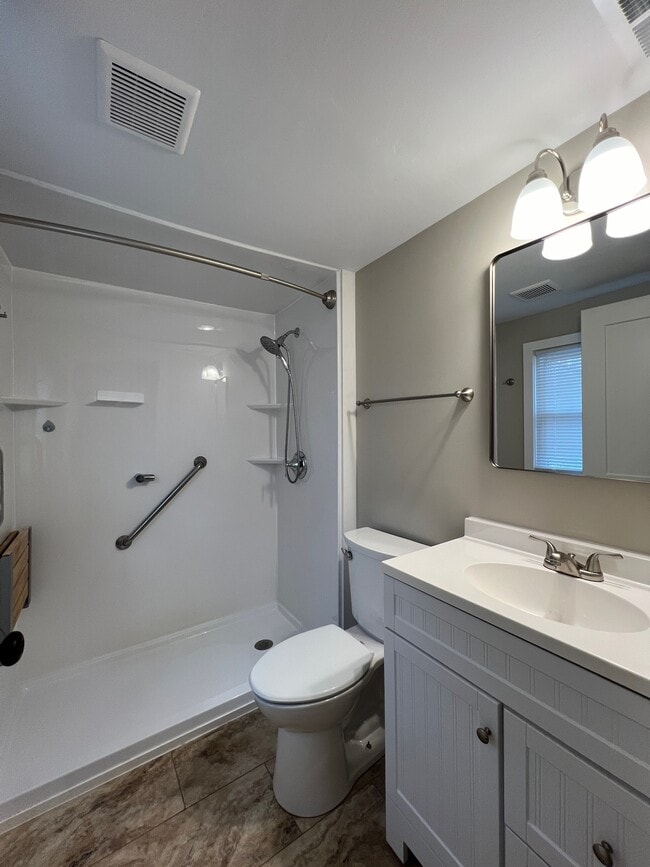 Building Photo - 400 Bradstone Dr