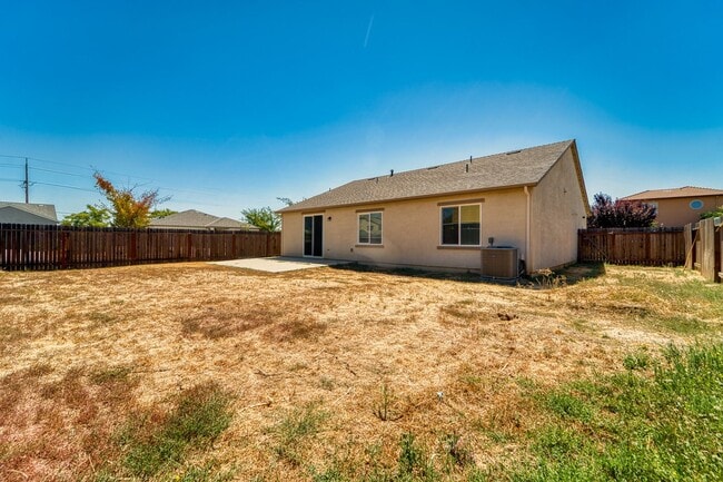 Building Photo - Upgraded Single-Story 3BR/2BA Solar Home o...