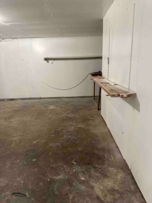 Building Photo - For Sale or Lease