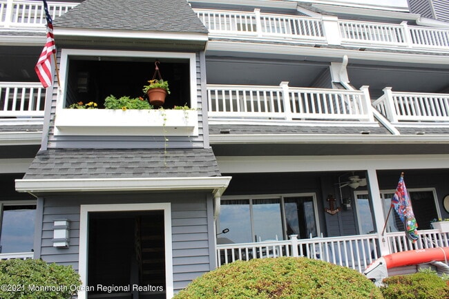 Building Photo - 210 Spinnakers Cv