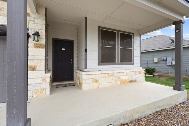 Building Photo - 4 Bedroom/2.5 Bath Paloma Subdivision