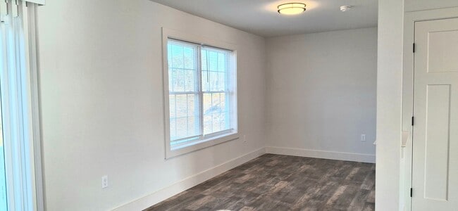 Building Photo - 3 Bedroom 2.5 Bathroom Available in Elizab...