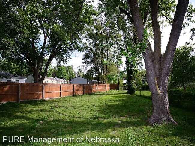 Building Photo - 2 br, 1.5 bath House - 1410 Lindwood Dr