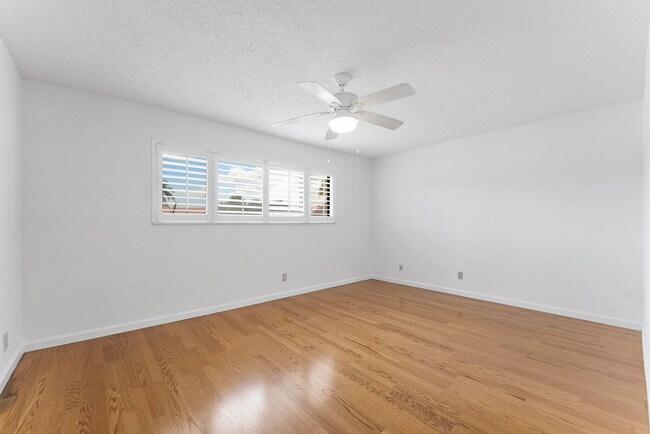 Building Photo - 119 Old Meadow Way