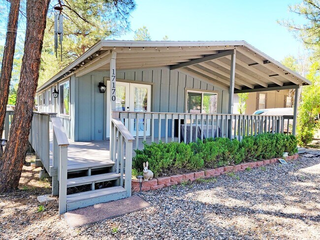 Primary Photo - 3 Bedroom 2 Bath in Munds Park with AC!