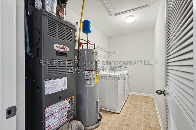 Building Photo - 4613 Tradd Cir