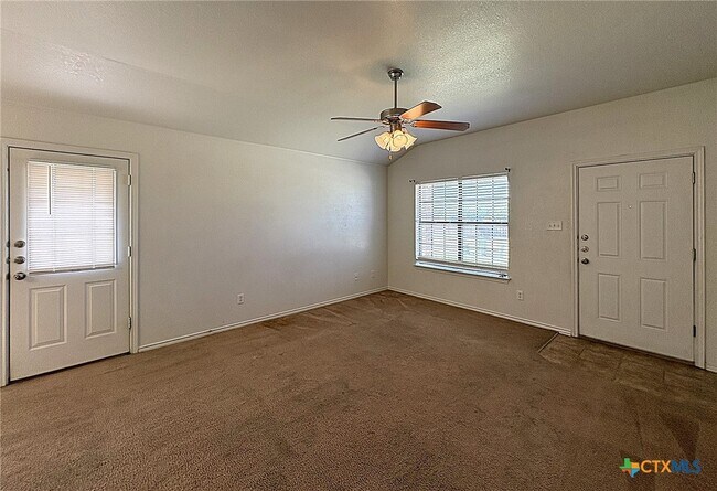 Building Photo - 2706 Ashley Dr