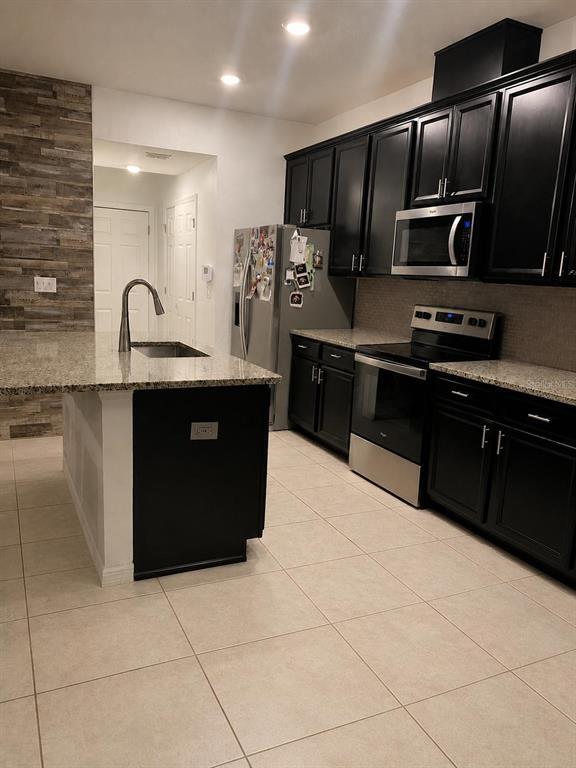 Building Photo - 15061 Willow Arbor Cir