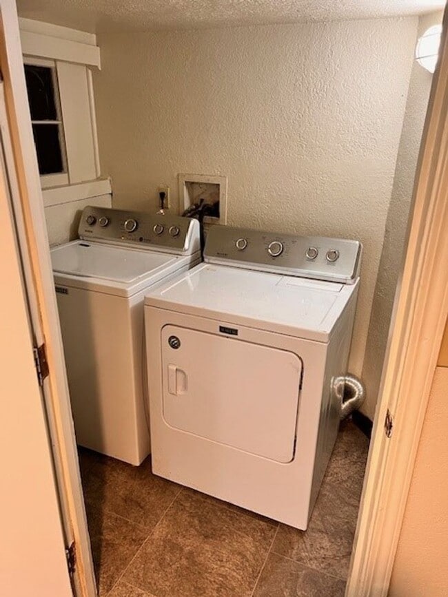 Building Photo - 1471