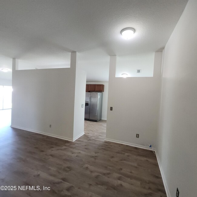 Building Photo - 15307 Bareback Dr
