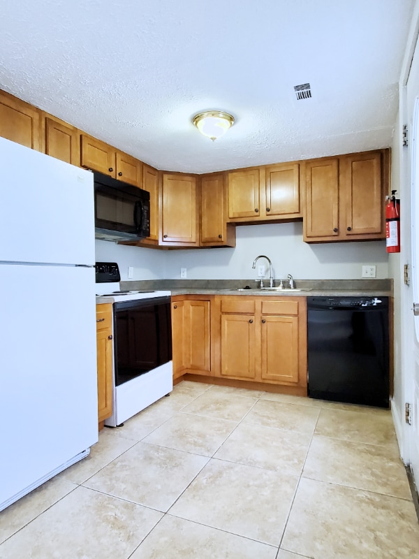 Building Photo - 90 E 8th Ave