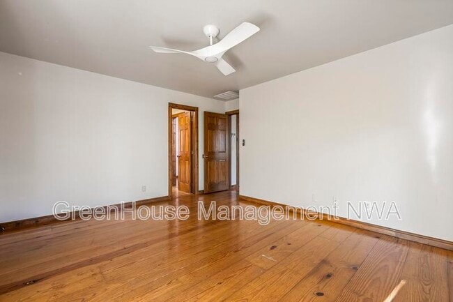 Building Photo - 8984 Falls Hollow Rd