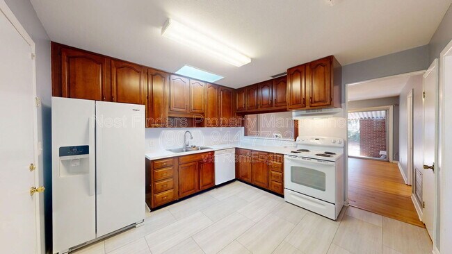 Building Photo - 3950 San Clerc Rd