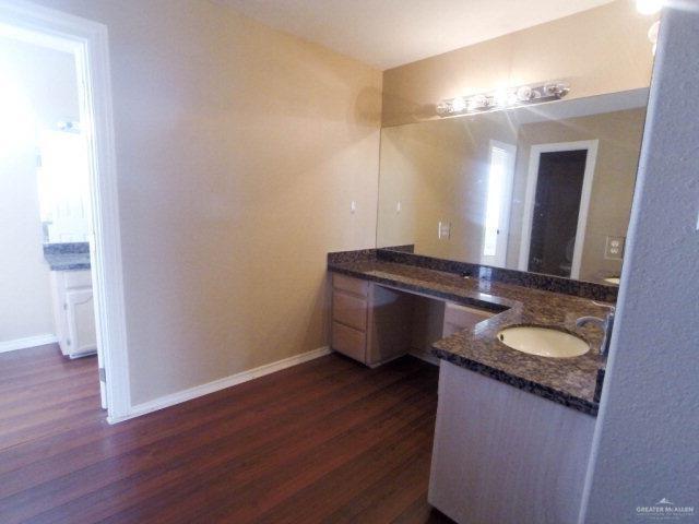 Building Photo - 15 San Saba St