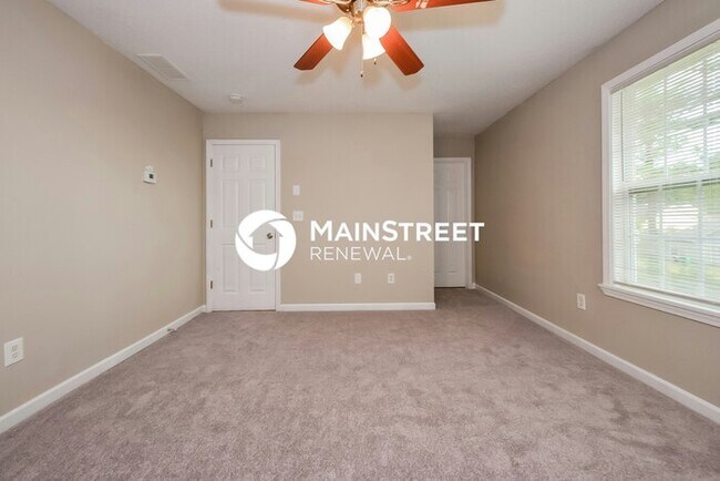 Building Photo - 4 Bedroom Pet-Friendly Home in Lithonia, GA with Main Street Renewal