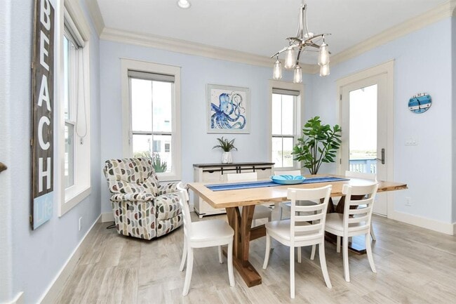 Building Photo - 3803 Neptune