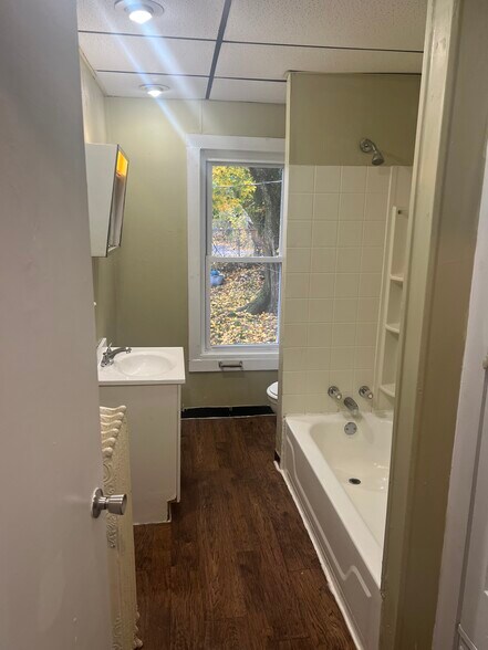 Building Photo - 823 1st Ave