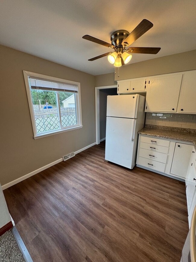 Building Photo - Two Bedroom One Bathroom Home in Machesney...