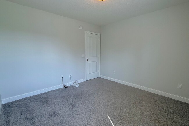Building Photo - 44 Rimes Ave SE