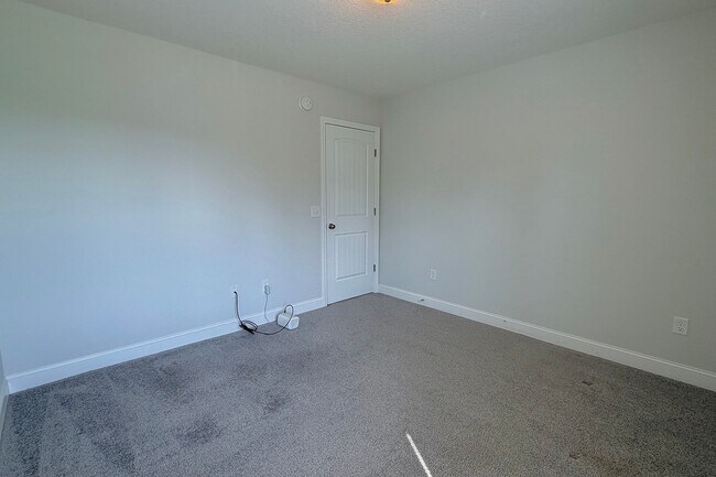 Building Photo - AVAILABLE NOW! (Pets Considered)