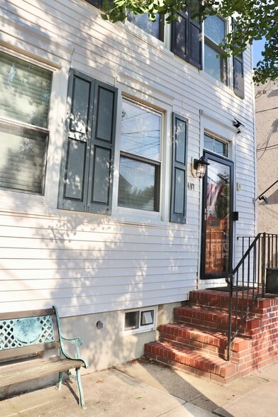 Primary Photo - 407 Prince St