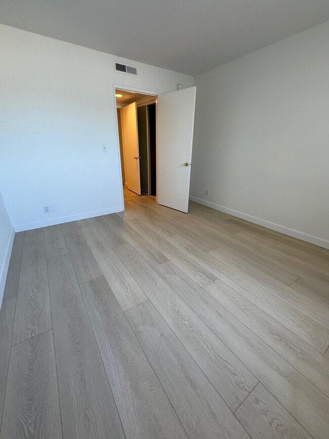 Building Photo - 4322 Matilija Ave
