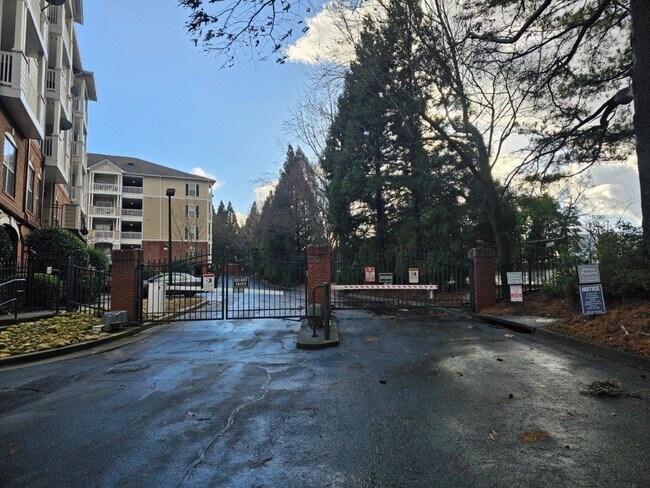 Building Photo - 4333 Dunwoody Pl