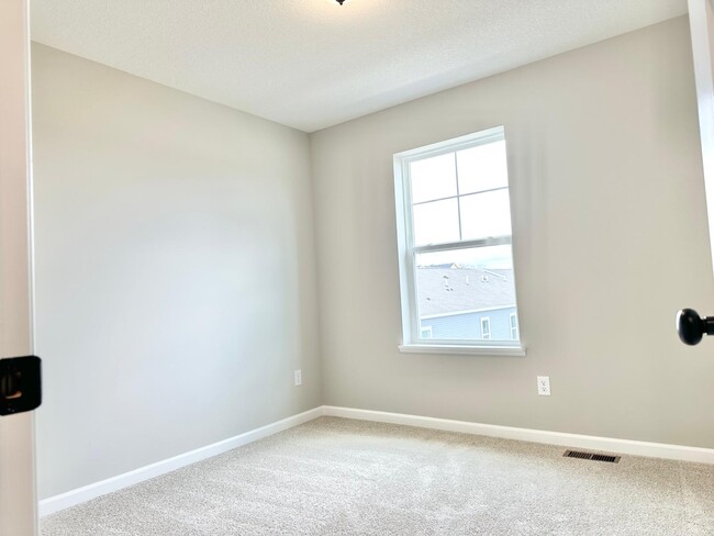 Building Photo - 13648 Pine Dr