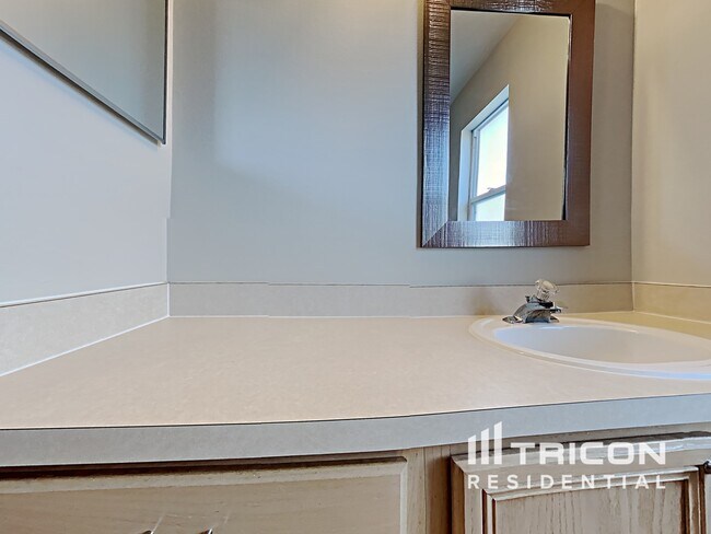 Building Photo - 1360 Holly Glen Run