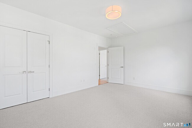 Building Photo - 15 Damia Dr