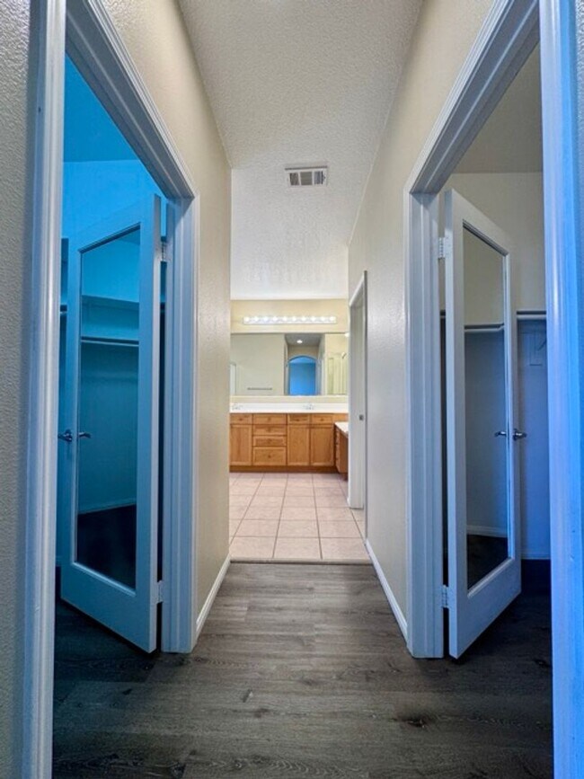 Building Photo - Murrieta Home with 6 Bedrooms plus a Bonus...