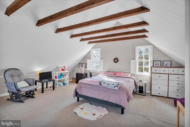 Building Photo - 406 Kings Hwy E