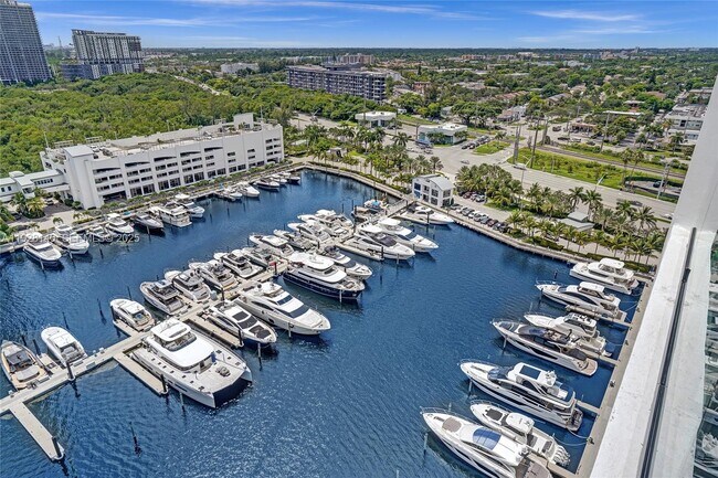 Building Photo - 17111 Biscayne Blvd