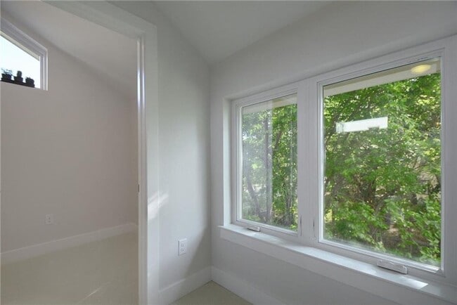 Building Photo - East Austin 2 Bed 2 Bath