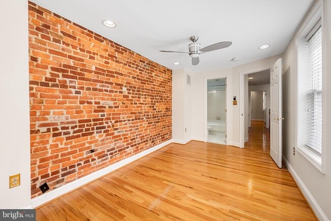 Building Photo - 1116 S Potomac St